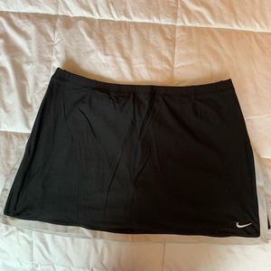 Nike black and white tennis skirt